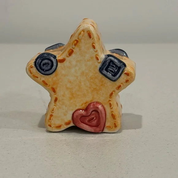 Pfaltzgraff Crafty Christmas Figurine Salt and Pepper Shakers - Picture 6 of 7